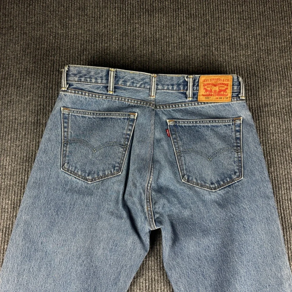Levis 505 Regular Fit Straight Leg Jeans Mens 38x34 Medium Wash Blue Denim